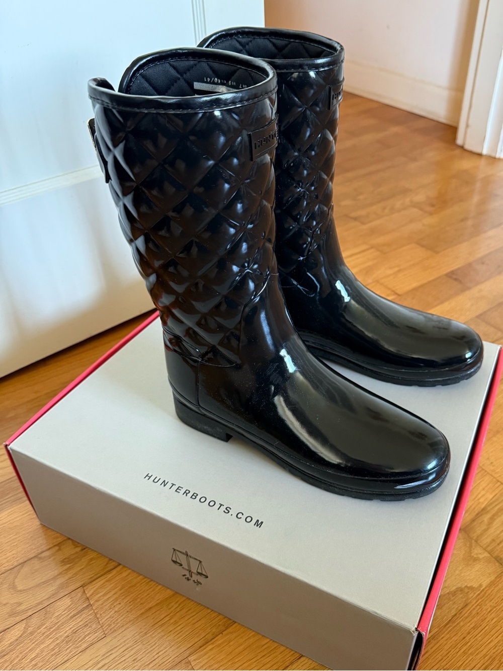 Hunter Refined high gloss quilted short waterproof rain boot size 9